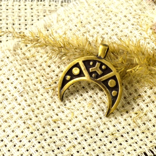 Оберег "Лунница малая", 2,3*2,5 см, бронза 